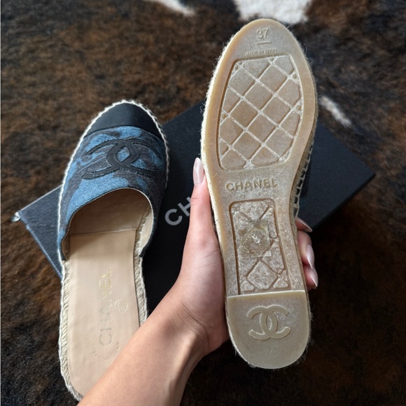 CHANEL Black and Blue Espadrille Logo Mules - Picture 4 of 8
